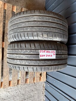 Prodám 235/40/19 letni - 7