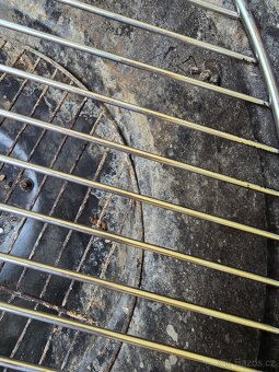 Gril na dřevěné uhlí Tarrington House - 7