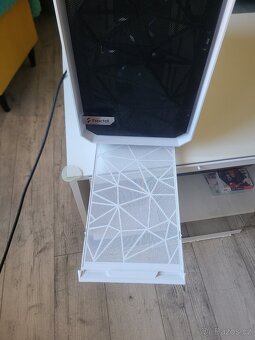 Fractal Meshify // ryzen 5600x // RX6800 - 7