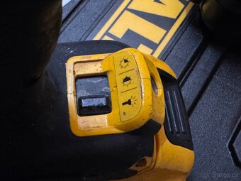 DeWalt Aku příklep šroubovák dcd 996 + 5,0 Ah + nab - 7