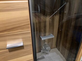 Komoda částečně prosklená/vitrína.Nová - 7