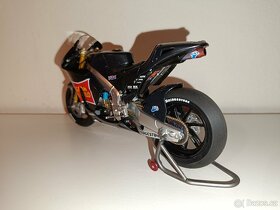 MotoGP Marco Simoncelli 1:12 Honda - 7
