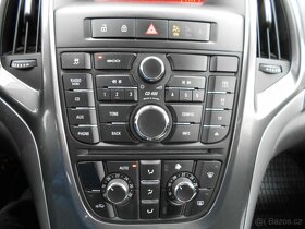 OPEL ASTRA 1,4T COSMO 1.MAJITEL TAŽNÉ - 7