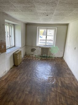Prodám rodinný dům na klidném místě s velkým pozemkem - 7