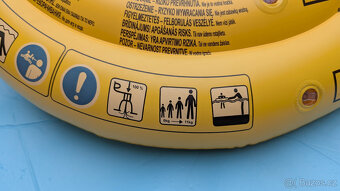 Dětský nafukovací kruh s otvory na nohy. - 7