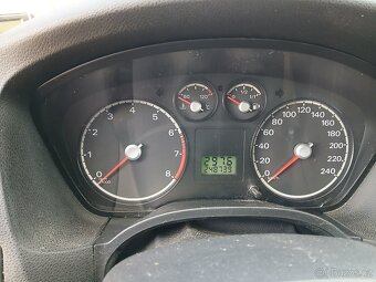 Ford Focus 1.6 benzín - 7