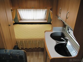 Prodám karavan Hobby 400 SF,r.v.2004 + mover + předstan. - 7