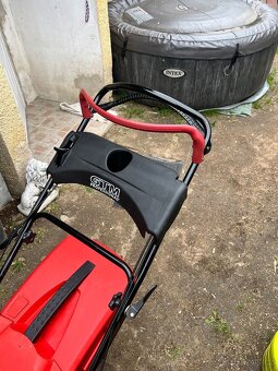 Prodám jak novou sekačku s pojezdem BRIGGS & STRATTON® - 7