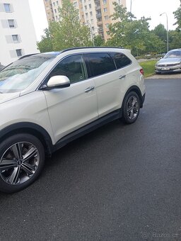Hyundai Grand Santa Fe - 7