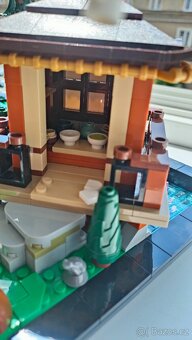 Lego Icons - tichá zahrada 10315 - spěchá - 7