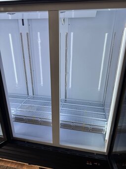 Prosklená chladicí lednice třídveřová - 7