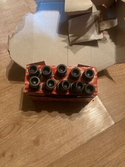 Sada šroubů + těsnění hlavy válců Elring - 7