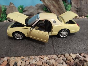 prodám model 1:18 ford thunderbird 2000 - 7