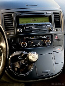 VW Multivan T5 2.0 TDI 103kW TEAM TAŽNÉ,7 MÍST,MLHOVKY - 7