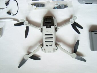 DJI Mini 2 Fly More Combo - 7