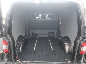 VW TRANSPORTER T5 FACE LONG 2.0TDI DSG 103KW  5MÍST - 7