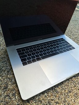 MacBook Pro 15, 500GB, sequoia, i7 - 7