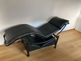 Kosmetické stolky - 7