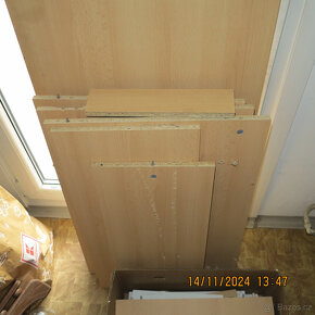 Rozebranou panelákovou vestavnou skřín - 7