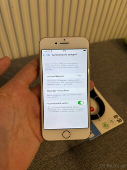 Prodám iPhone 8 64gb (100% kondice baterie) - 7
