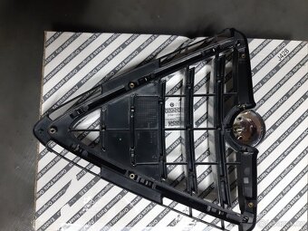 Predám prednú masku na alfa romeo giulietta - 7