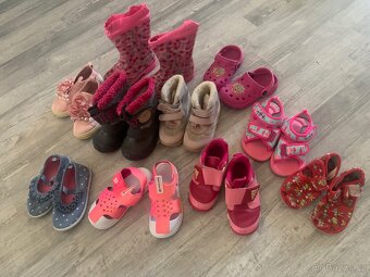 Oblečení pro holčičku od 2-3 let, cca 65 ks + boty - 7