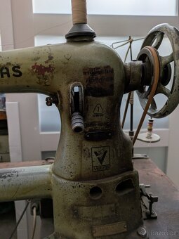 Průmyslové ramenné šicí stroje - 7