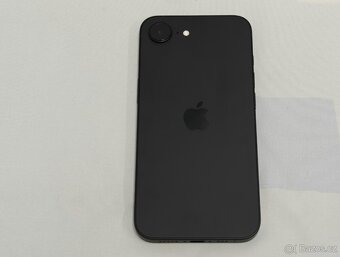Apple iPhone 16e - 7