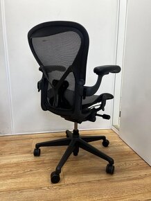 Kancelářská židle Herman Miller Aeron Remastered Full Option - 7