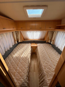 Karavan Hobby De Luxe 495 UL 2009, Předstan Isabella, TV - 7