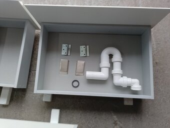 Koupelnová skříňka 60 - 7