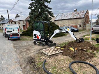 Zemní práce minibagrem Bobcat E19 - 7