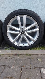 Alu kola 5x100 r17 originál vw polo letní pneu - 7