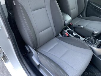 Hyundai I30 1.6 CRDi , 82 kW nafta, 2013 - 7