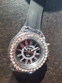GENEVA dámské hodinky s kamínky a silikon řemínkem - 7
