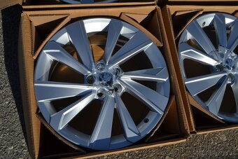 Škoda Fabia IV, VW Polo, S.Ibiza -17 Nové orig.Alu disky. - 7
