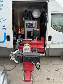 Mechanik mobilního pneuservisu pro pro nákladní vozy - 7