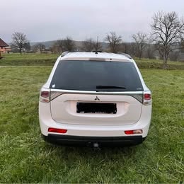 Mitsubishi Outlander INTENSE 2,2 DI-D 4x4 Automat 7 míst DIE - 7
