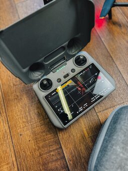 DJI Mavic 3 Fly more Combo - dron 4x baterie a příslušenství - 7