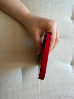 Prodám iPhone 13 (PRODUCT)RED - 7