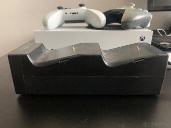 Prodám Xbox Series S 512GB + 2 ovladače + nabíjecí stanice - 7
