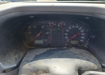 Volkswagen Transporter 2,5 TDI 65 kW nafta manuál 65 kw - 7