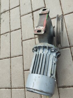 Motor s převodovkou - 7