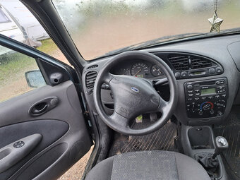 FORD FIESTA 1,3i - 7