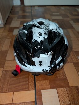 4x cyklo přilba ,kšilt brýle a zadní světlo na usb - 7