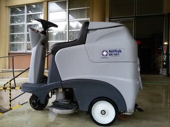 Podlahový mycí stroj Nilfisk BR 601 se sedící obsluhou - 7