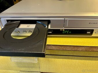 DVD/VHS přehrávač LG - 7