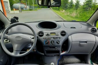 Prodám Toyotu Yaris - 7