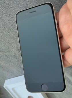 iPhone SE 2020 White + powerbanka + příslušenství - 7