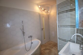 Pronájem bytu 4+1 se zahradou a parkováním - 7